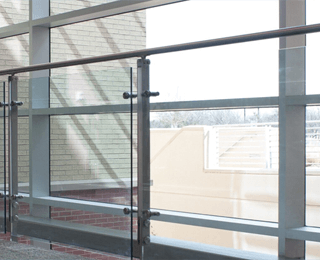 กระจกอลูมิเนียม และสแตนเลส